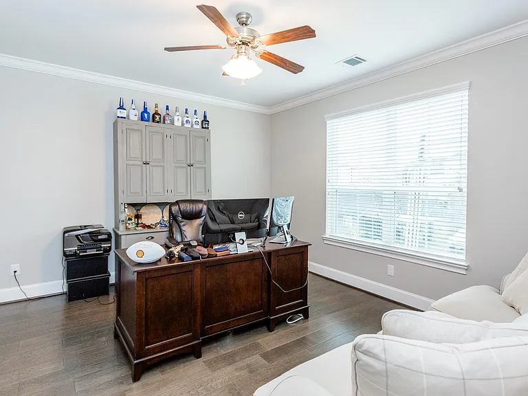 2413 Detering St — Photo 23