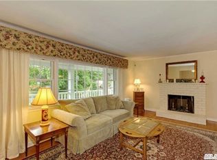 7 Willow Ct, Shoreham, NY 11786