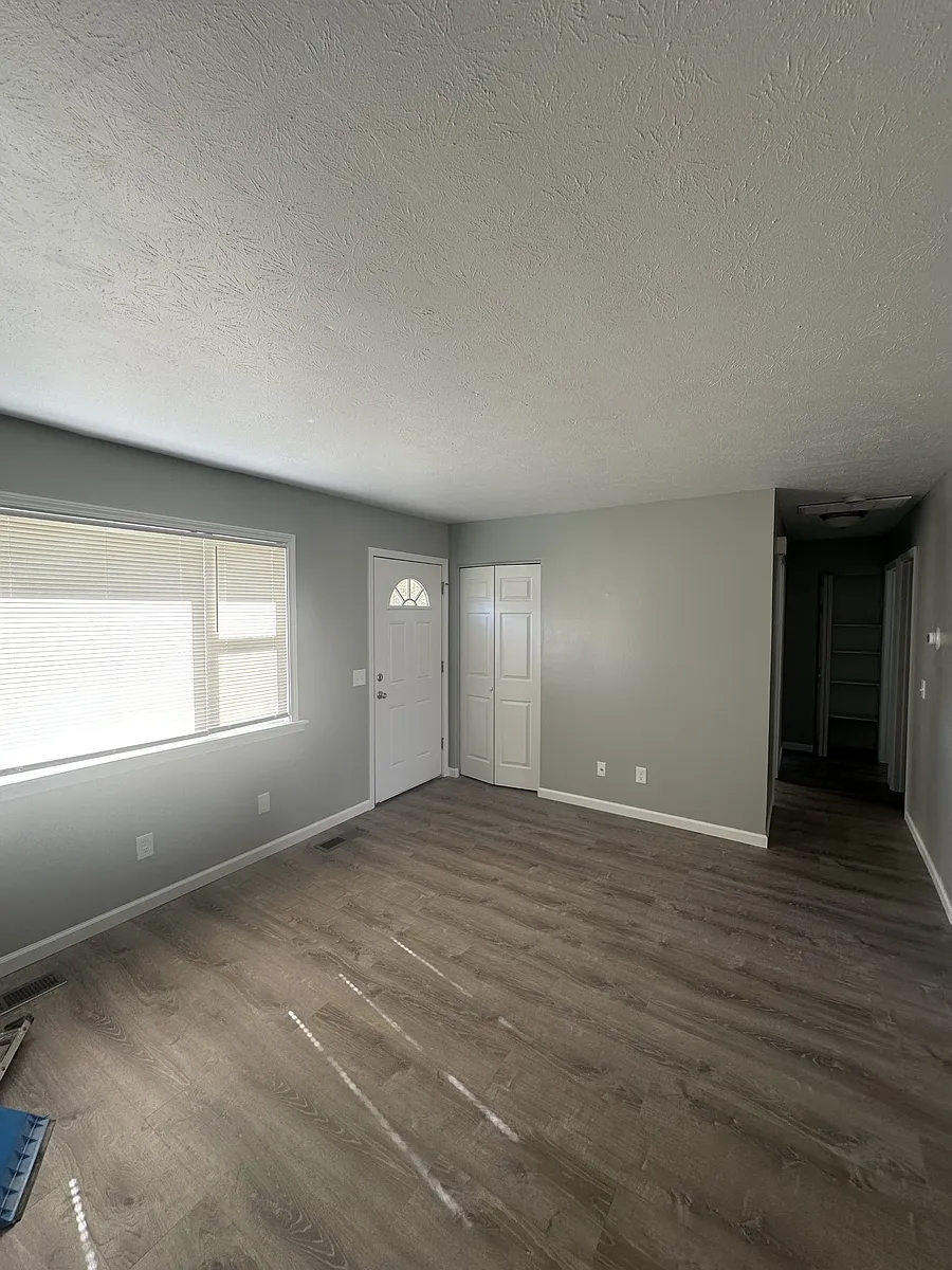Building Photo - 182 Bernower Ave SW