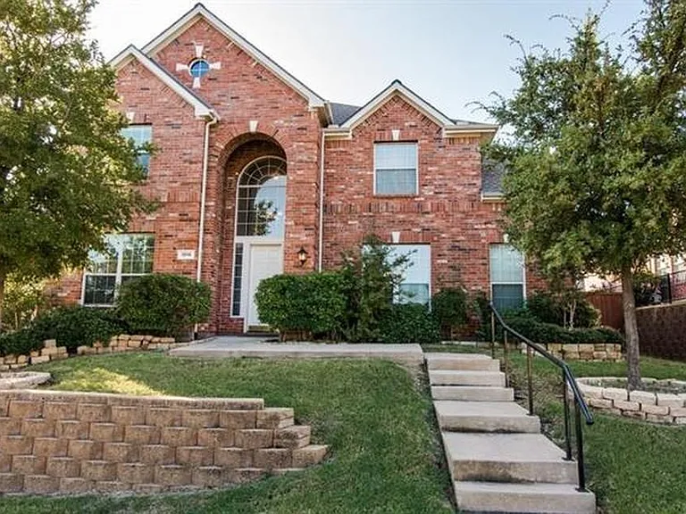 1016 Thorncliff Trl — Photo 1