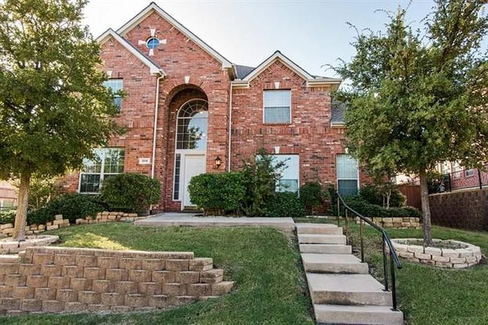 1016 Thorncliff Trl