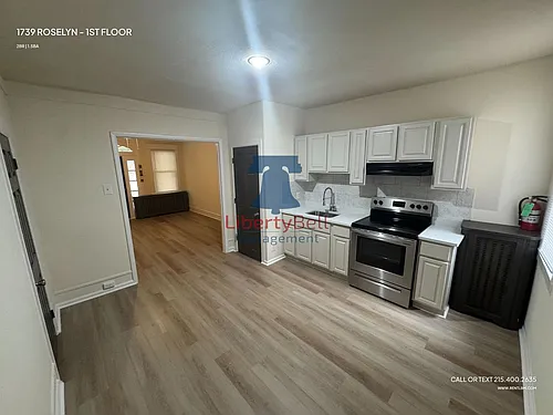 1739 Roselyn St Photo 1