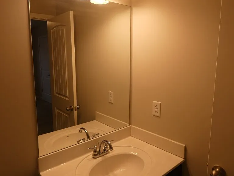 1423 Clydesdale St — Photo 24