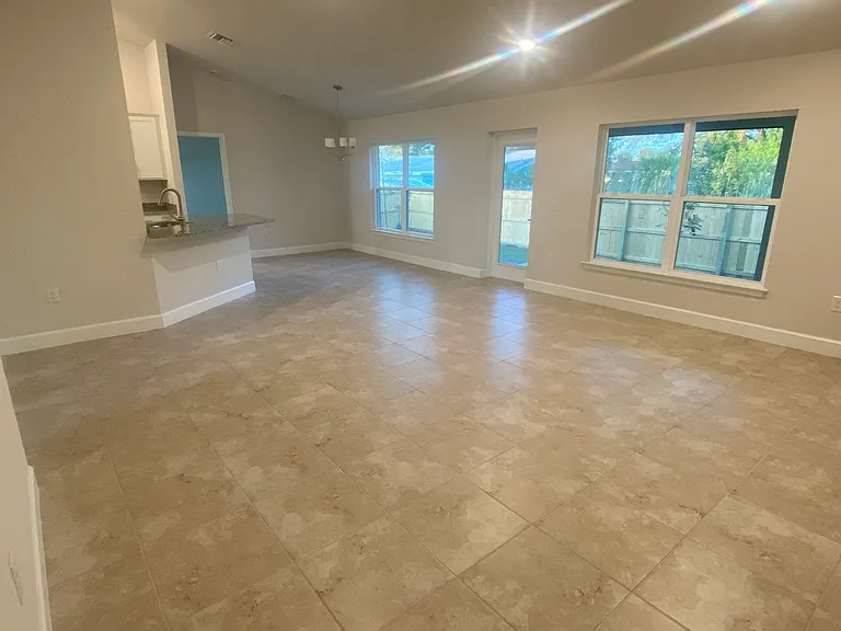 2593 Englewood Rd — Photo 9