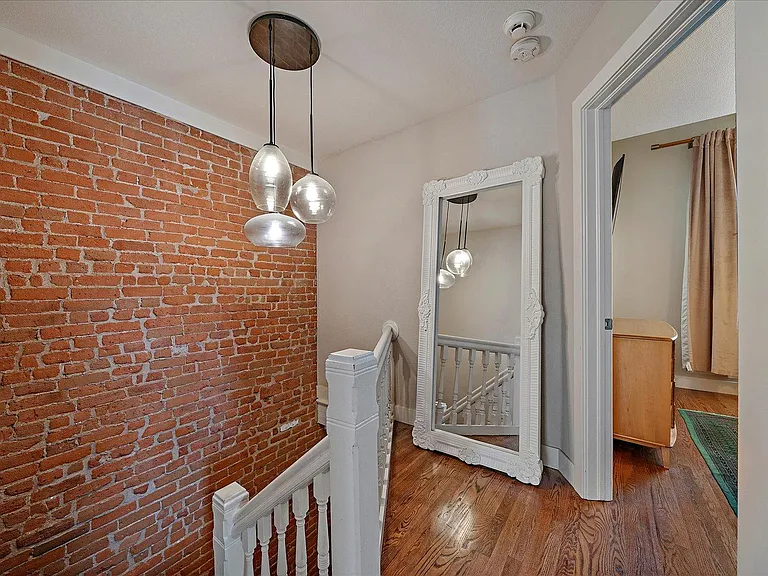 924 E 24th Ave — Photo 13