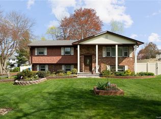 86 Townline Rd, Nanuet, NY 10954