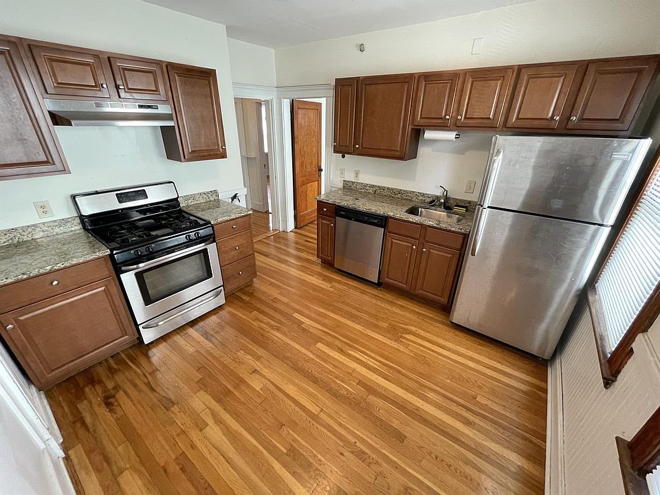 1st image of 20 Saint Peter St #2