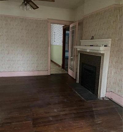 3rd image of 864 Taft Pl