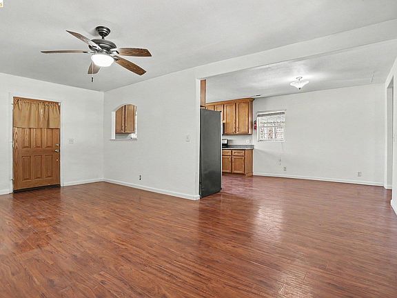 3rd image of 212 Wellington Ave