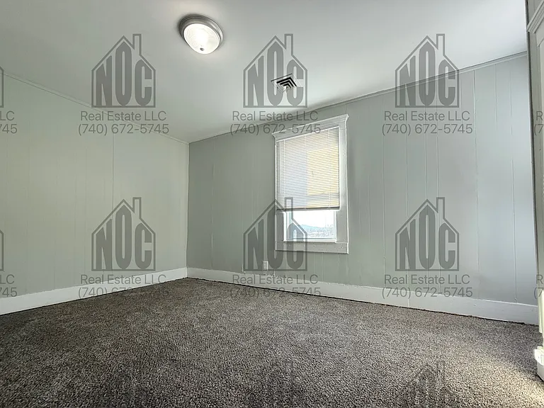 1236 1/2 E Locust St — Photo 10