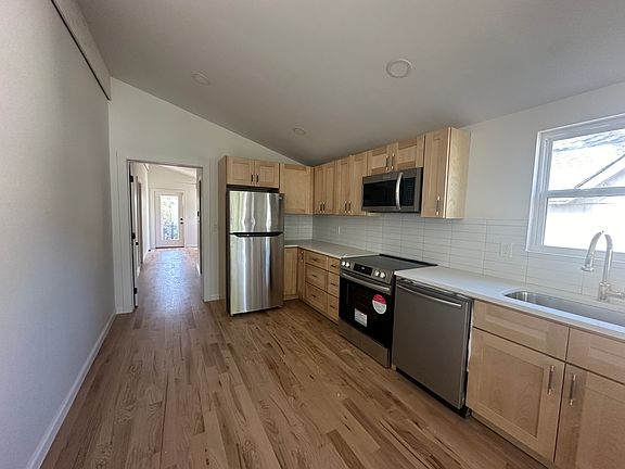 2nd image of 185 N Rocksprings St #B