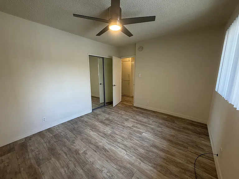 4714 Slauson Ave — Photo 16