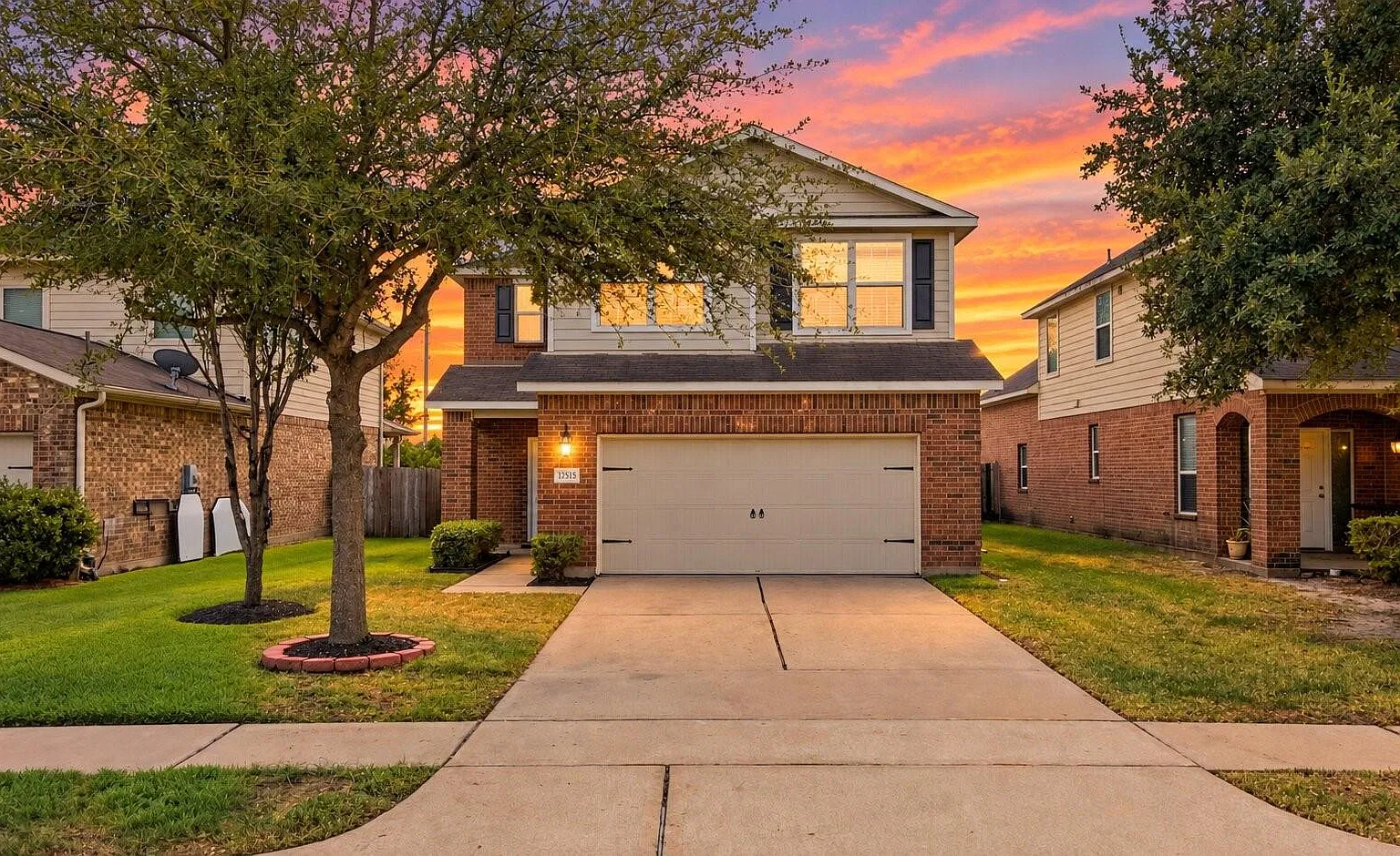 3 bed, 2.5 bath, 2160 sqft, $2,300 — Photo 1