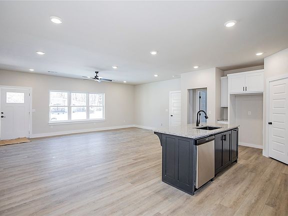 4th image of 5 Longdon Ln