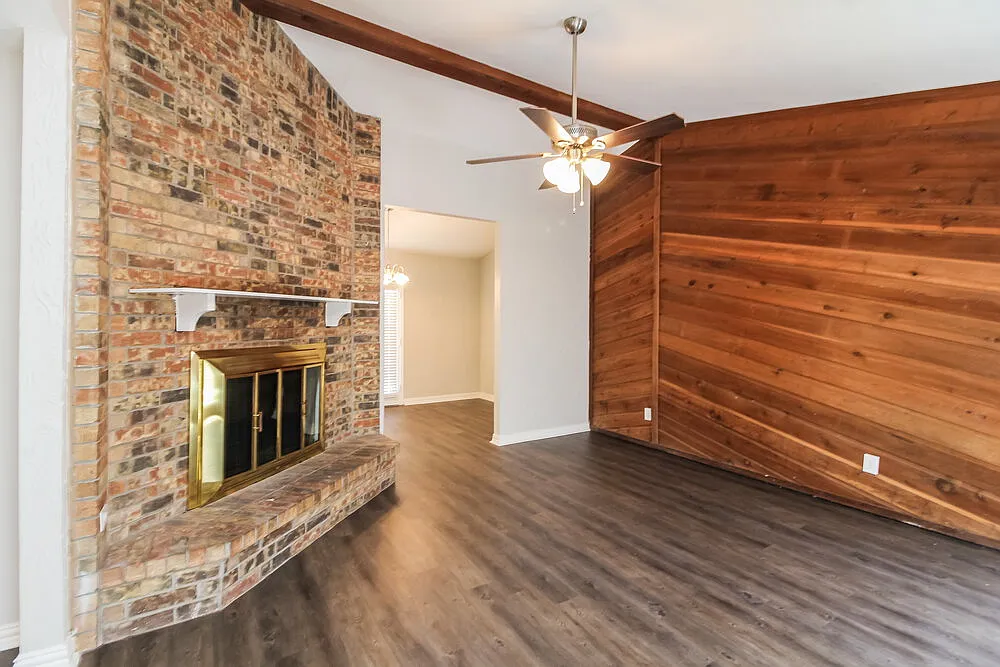3 bed, 2.0 bath, 1512 sqft, $1,985 — Photo 3