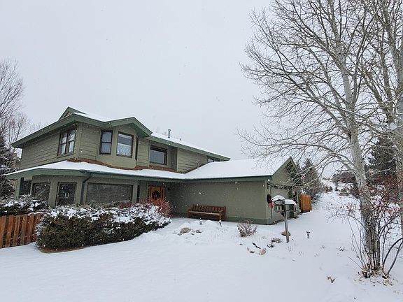 2nd image of 611 Mesa Dr