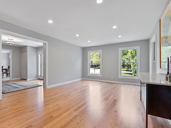 4th image of 1111 Thorn Tree Ln