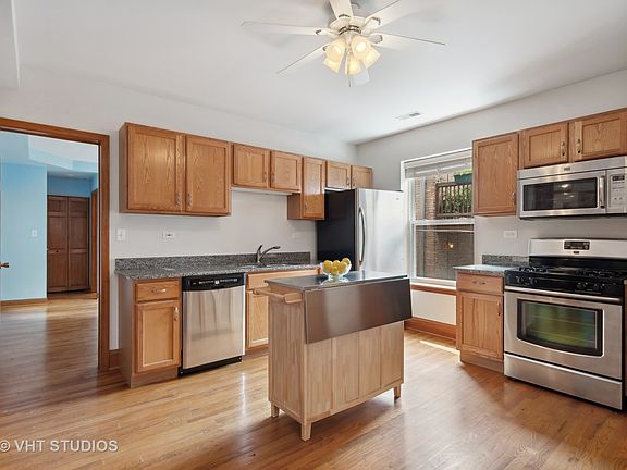 3rd image of 917 W Sunnyside Ave APT 2S