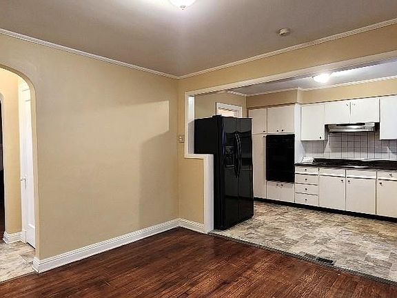 5th image of 200 Henquin Dr