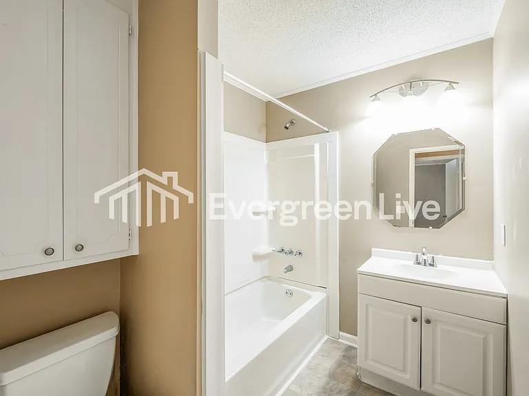 5021 Oak Leaf Cir — Photo 11