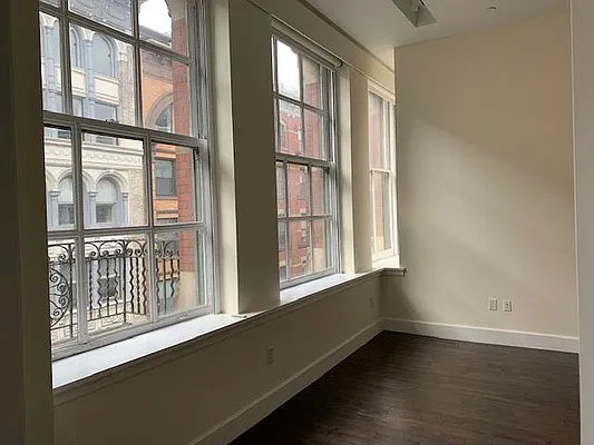 Rented by Salon Realty Corp | media 13