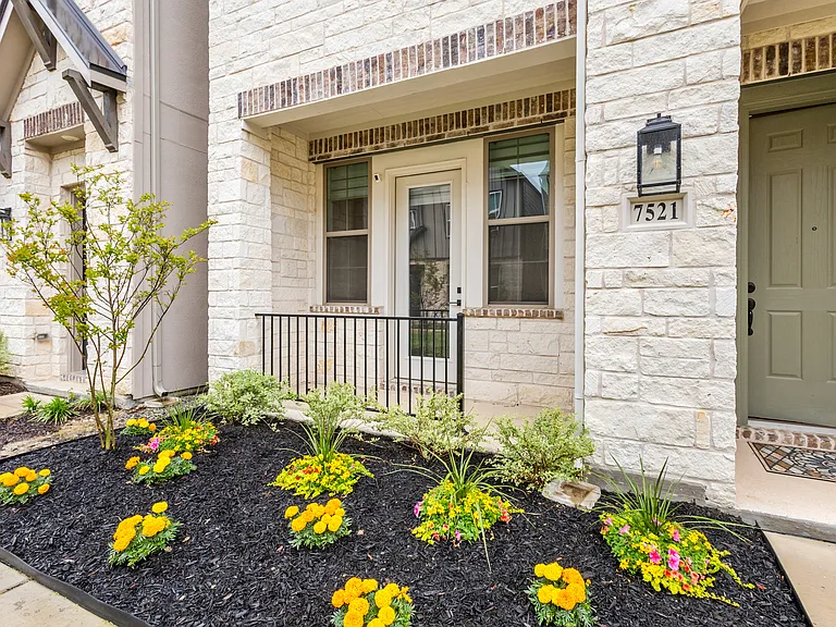7521 Laburnam Rd — Photo 5