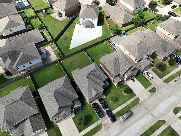 2nd image of 18315 Hickory Trunnel Ln