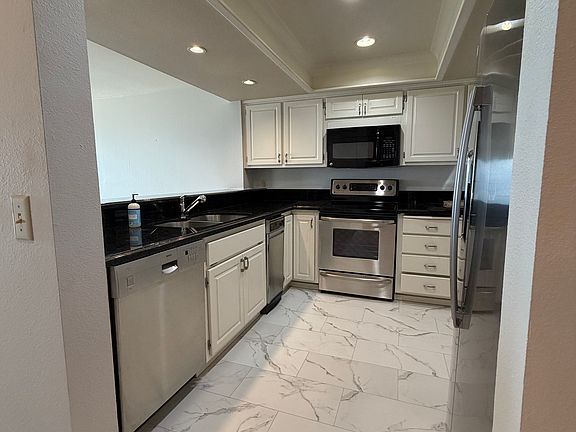 5th image of 1639 Harbor Ave SW Unit 102