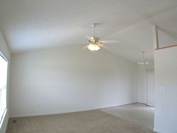 4th image of 664 Fulton Dr