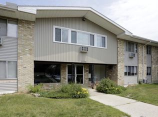 1036 W Shaw Ct APT 20, Whitewater, WI 53190