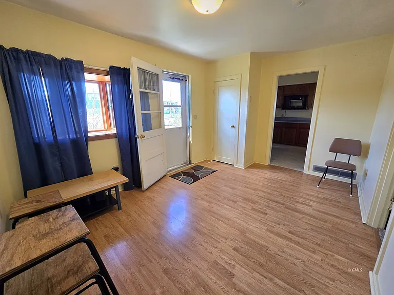 415 S Rosser Ave — Photo 2