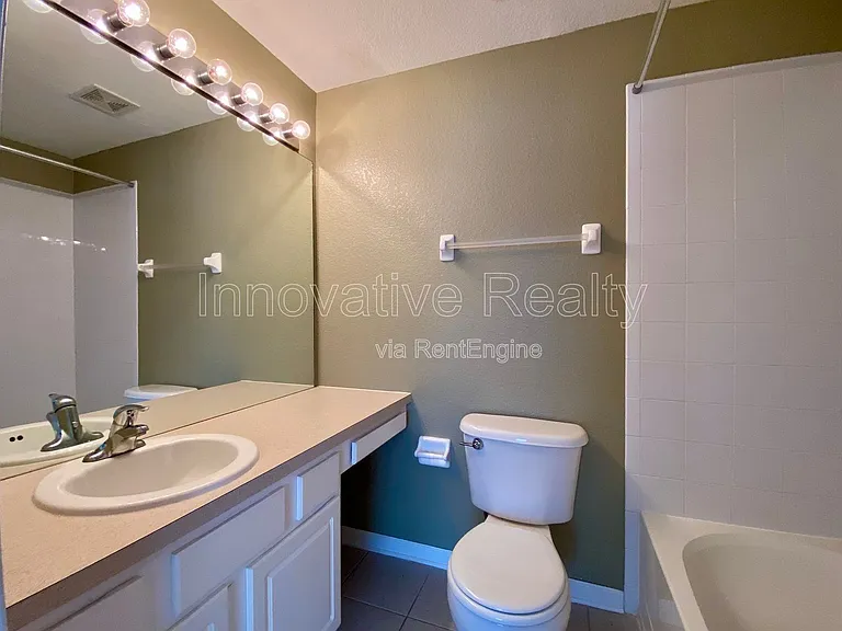 720 Shropshire Loop — Photo 14
