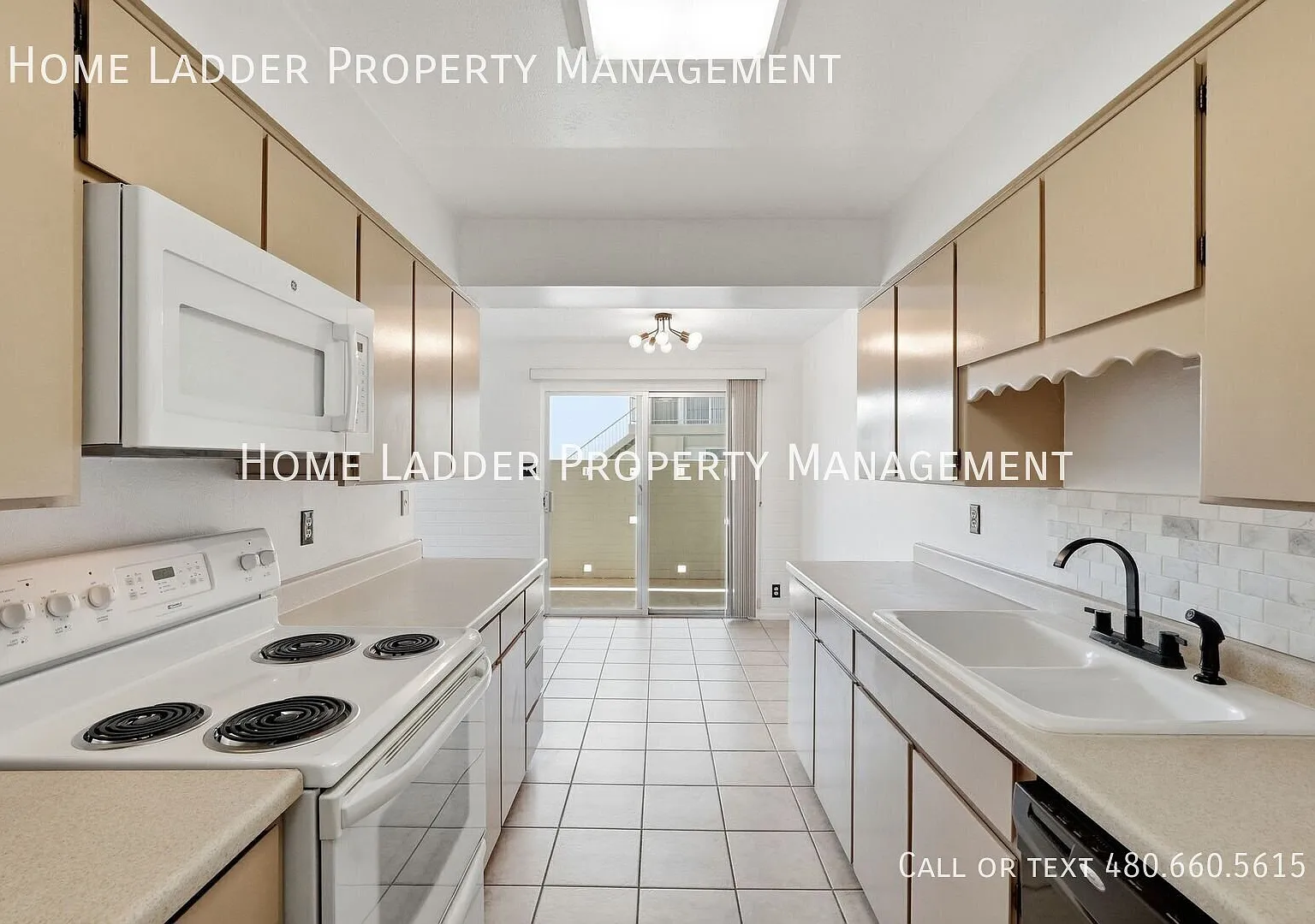 Charming 2-Bedroom 2-Bath Scottsdale Condo Across from Fashion Square! — Photo 1