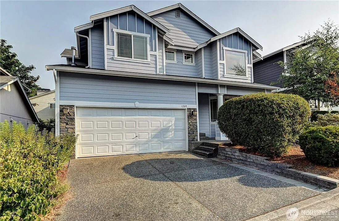 3 bed, 2.5 bath, 1860 sqft, $3,300 — Photo 3