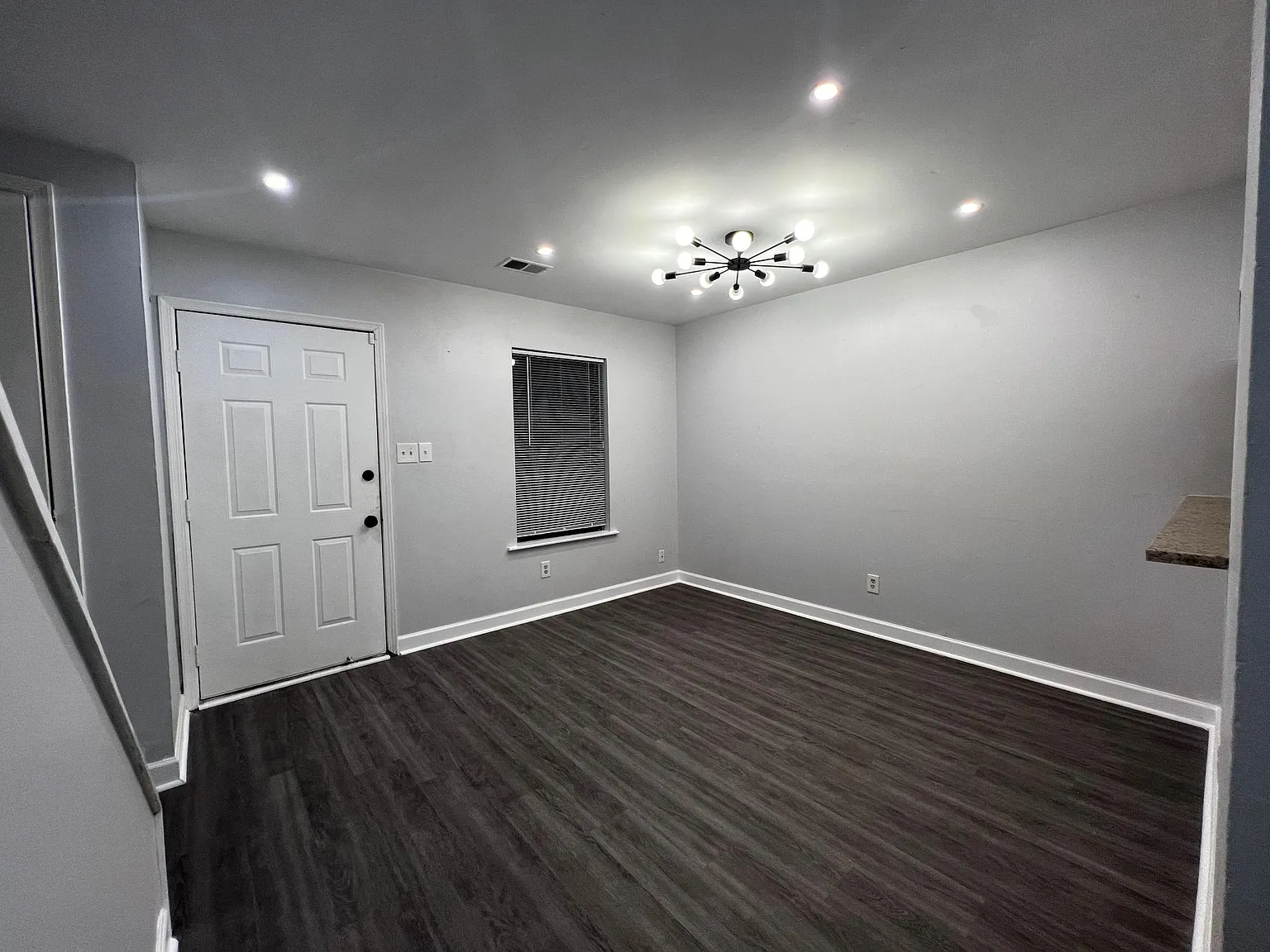 741 Oak Dr — Photo 3