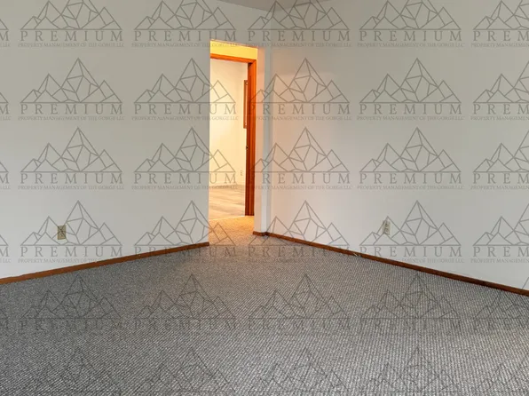 9th St Triplex, 1505 E 9th St #The, The Dalles, OR 97058