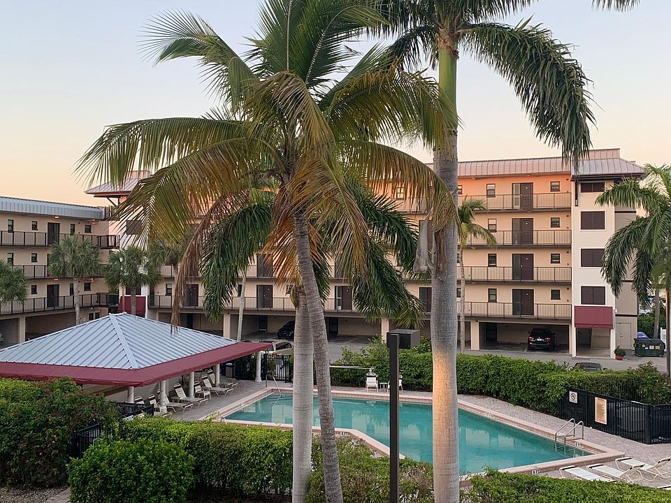 Pool and spa area