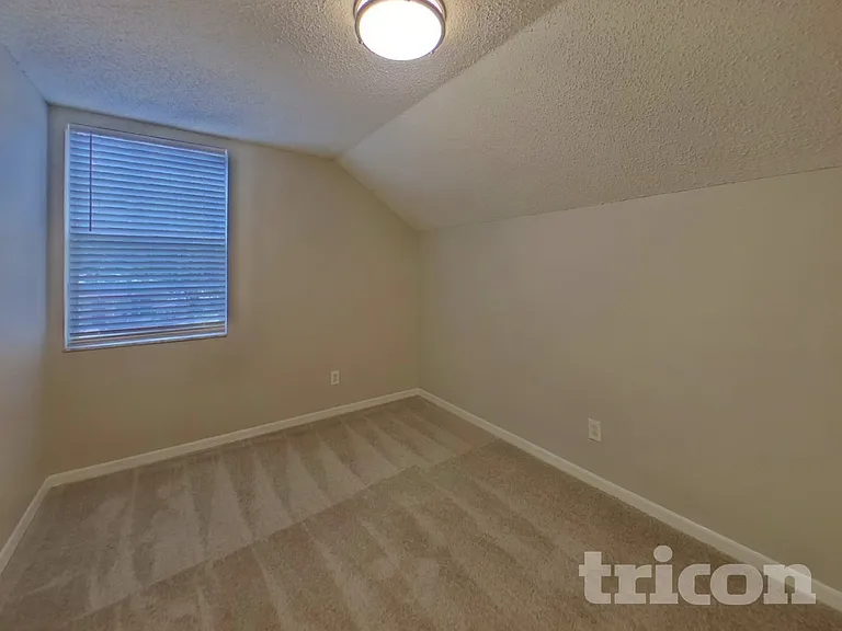 914 Cape Cod Cir — Photo 14