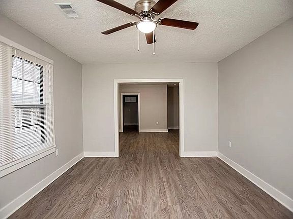 3rd image of 8902 Morton Ave