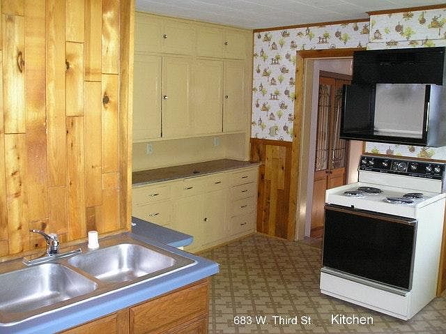 2nd image of 683 W 3rd St