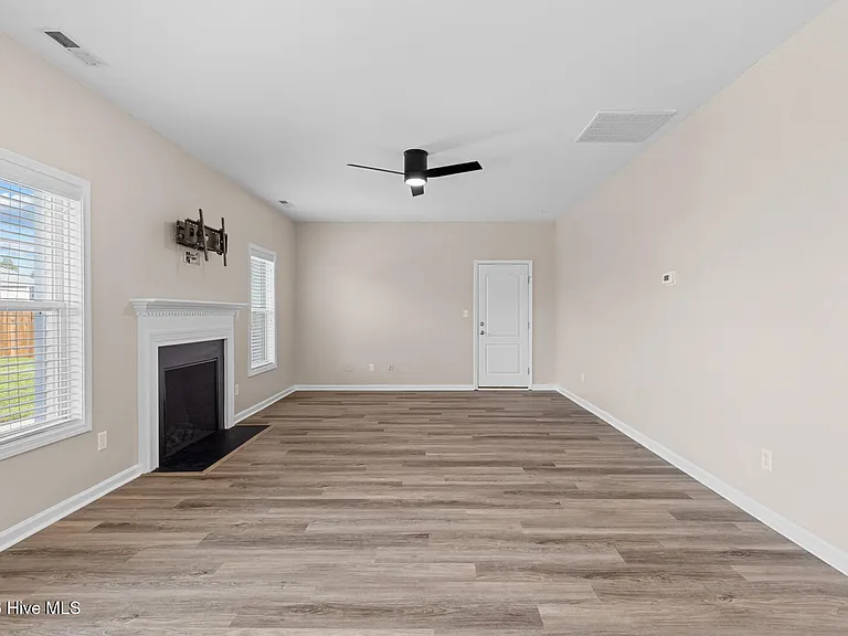 403 Zircon Ct — Photo 10