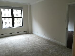 221 E Chestnut St, Chicago, IL 60611