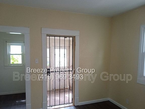 2nd image of 422 Dexter St