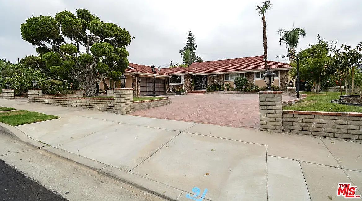 3 bed, 2468 sqft, $6,500 — Photo 1