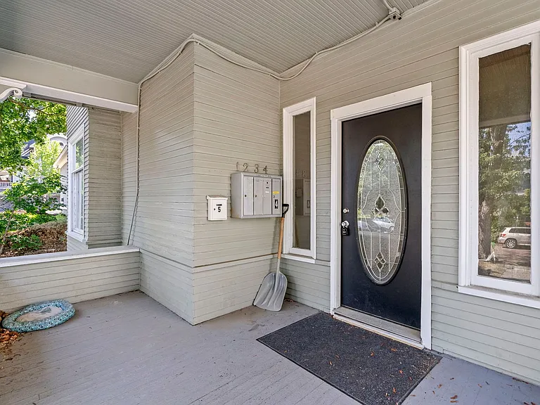 1707 W 8th Ave — Photo 2