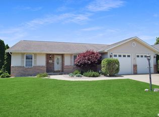 1109 Stonelake Ct, Metamora, IL 61548