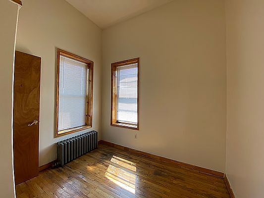 3rd image of 132 Graham Ave #4