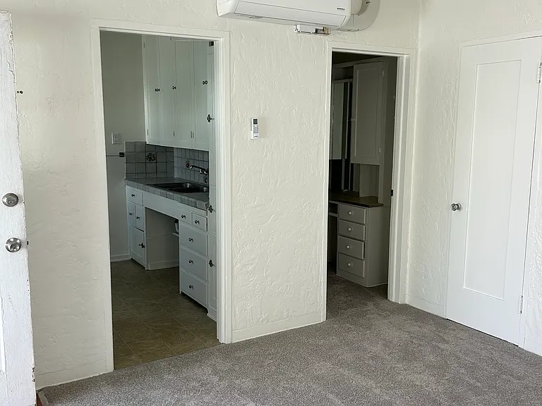 52 W Center St #B — Photo 5