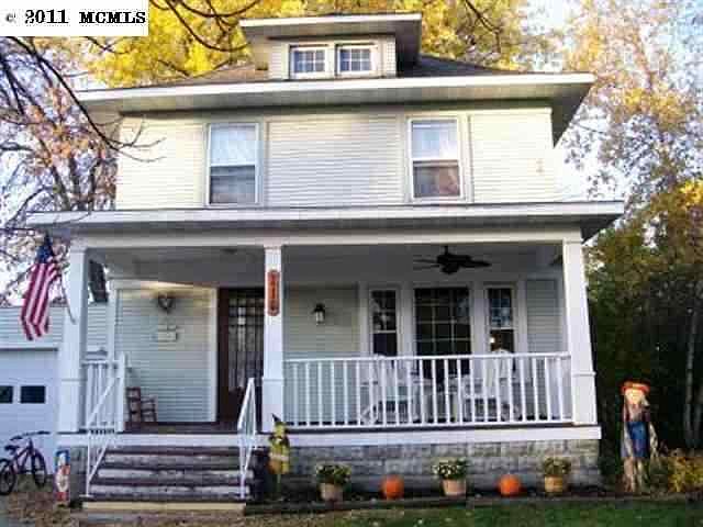 2nd image of 216 W Walnut St