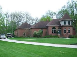 12240 Tinkers Creek Rd, Valley View, OH 44125